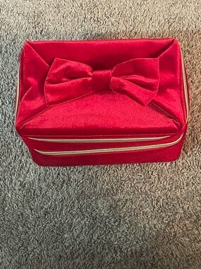 New Estee Lauder Red Velvet Bow Cosmetic and Jewelry Pouch